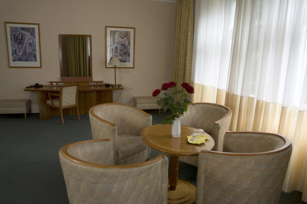 Dr. Adler Spa & Kurhotel Františkovy Lázně エクステリア 写真