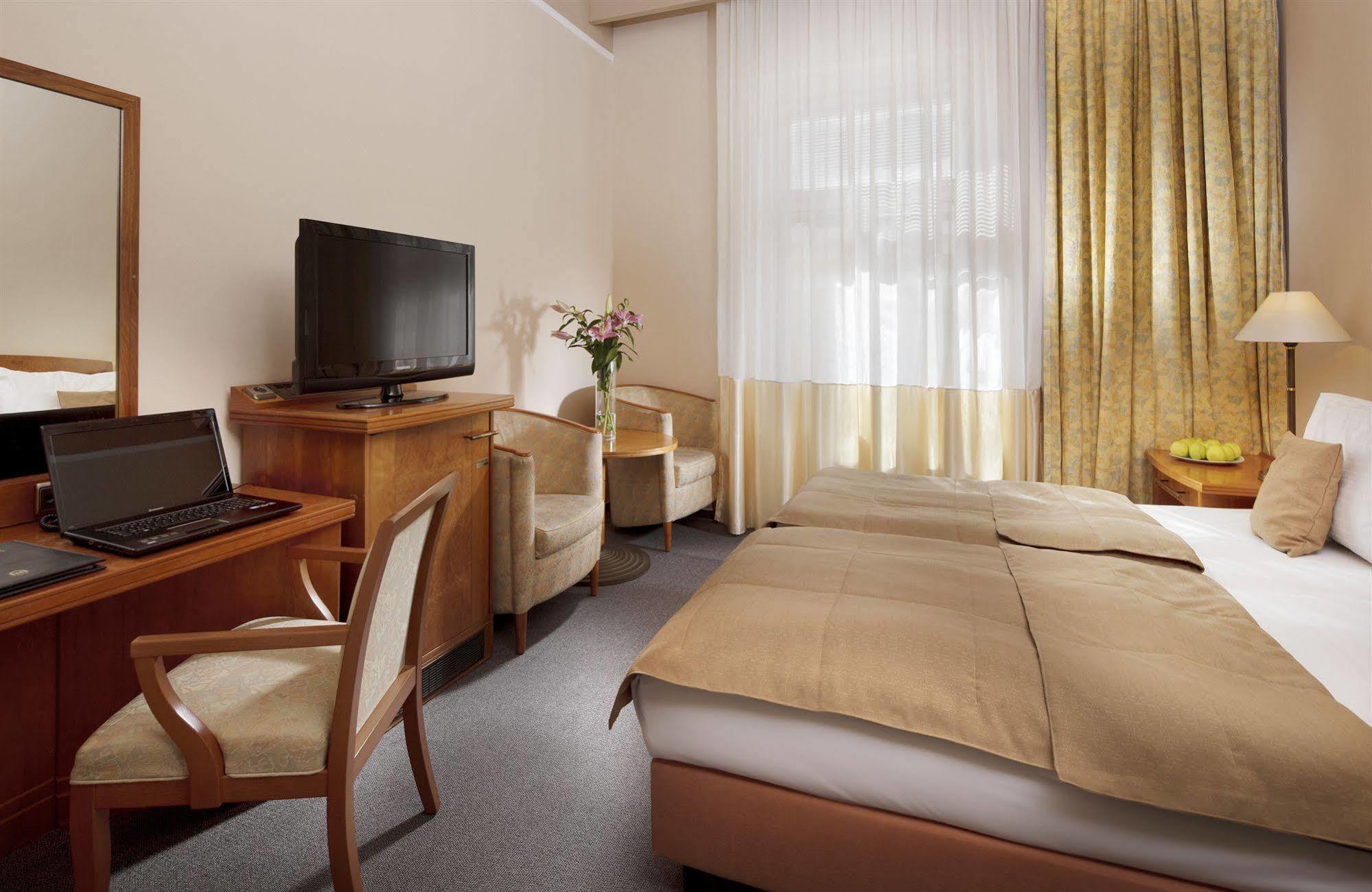 Dr. Adler Spa & Kurhotel Františkovy Lázně エクステリア 写真
